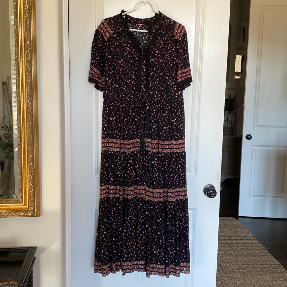 Free people M midi dress, lining, great details shown in pictures!